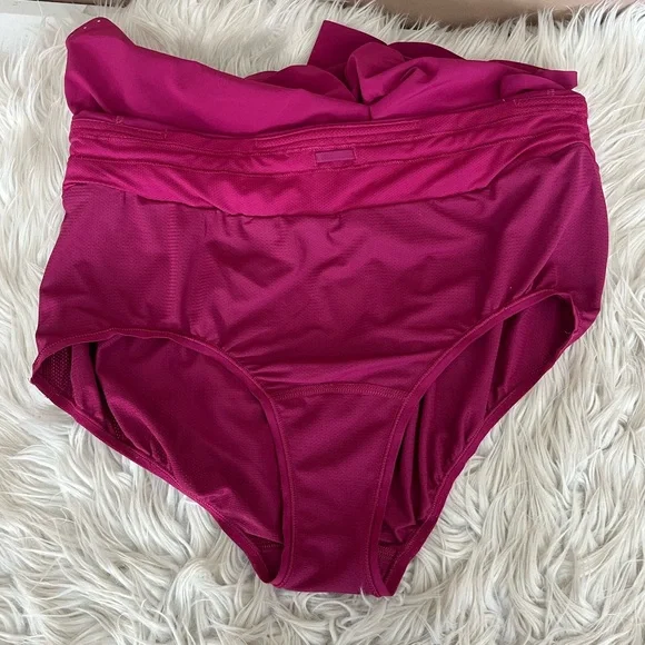 {Lululemon} Fast and Free Reflective High-Rise Classic-Fit Short 3" in Magenta - Picture 10 of 11